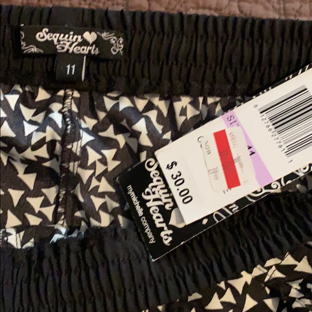 Drawstring shorts - Picture 3 of 3